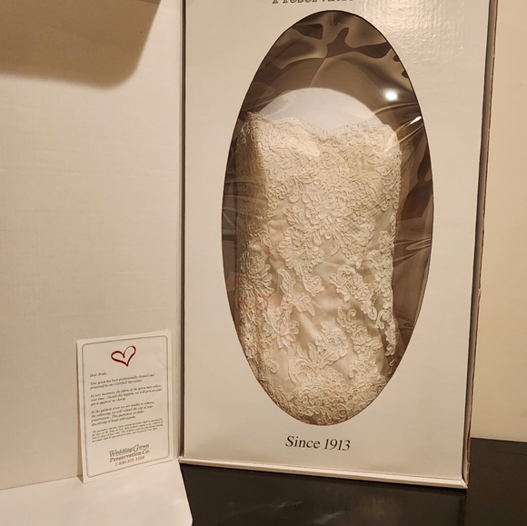 Jim Hjelm Couture Wedding dress - Picture 3 of 10